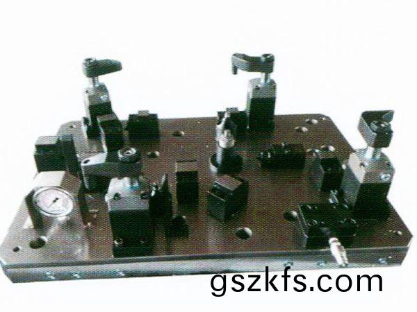 齒(chi)輪(lun)室(shi)罩(zhao)蓋(gai)液(ye)壓(ya)裌(jia)具(ju)